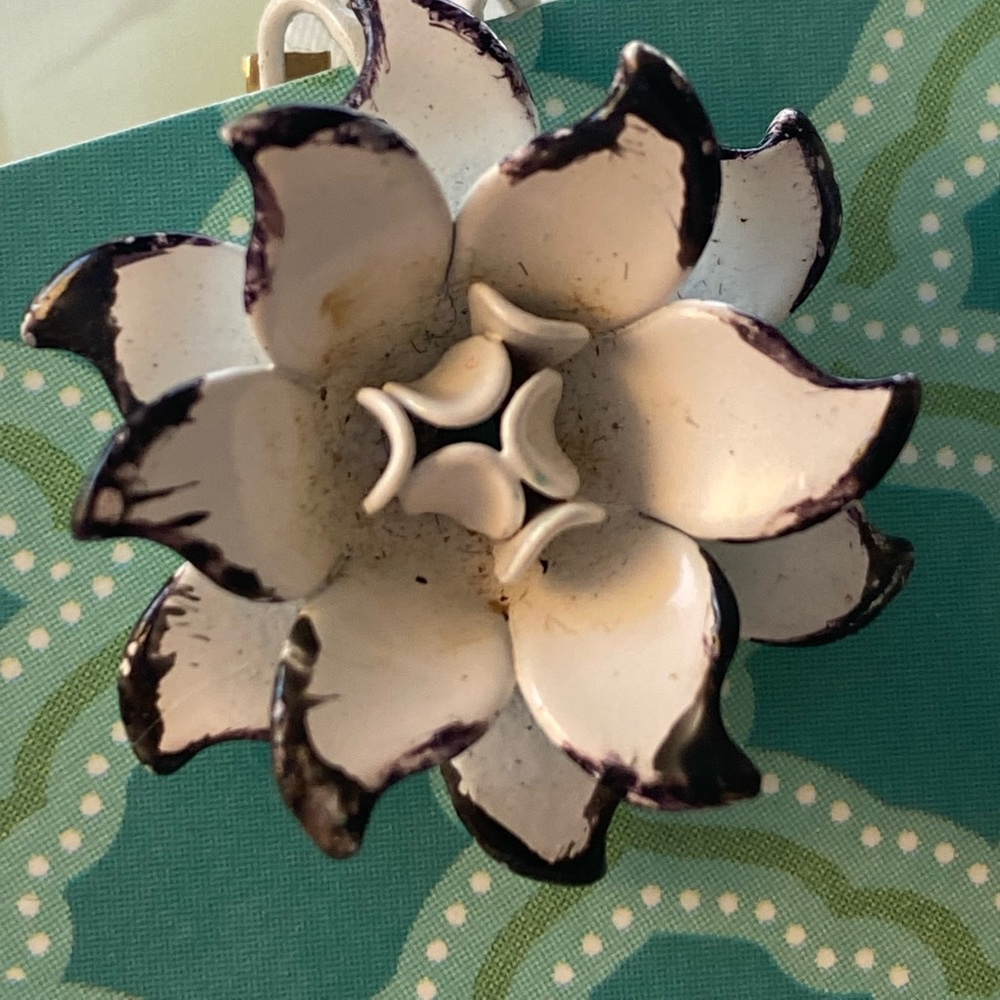Vintage Signed Coro Metal Rose Clip On Earrings - Picture 4 of 7